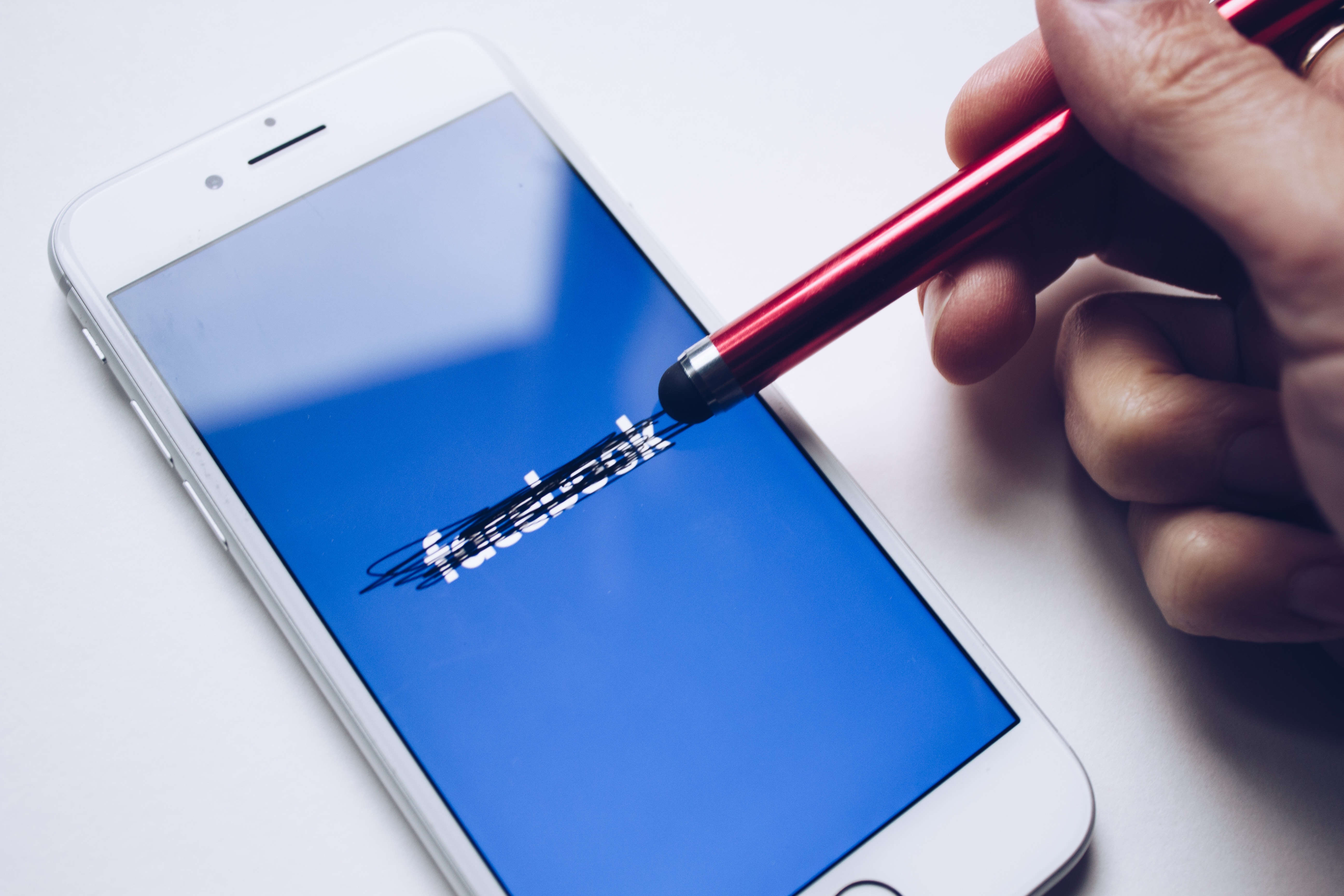 Facebook daalt flink in cijfers in het social media landschap